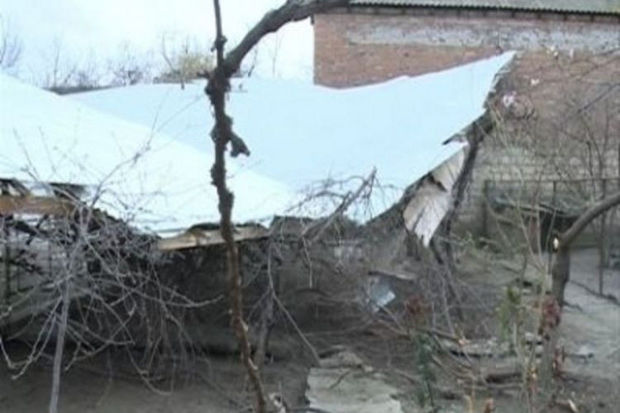Güclü külək rayonlarda bəzi fəsadlar yaradıb